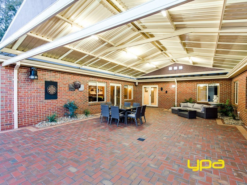 2 Robinia Close, Hillside VIC 3037