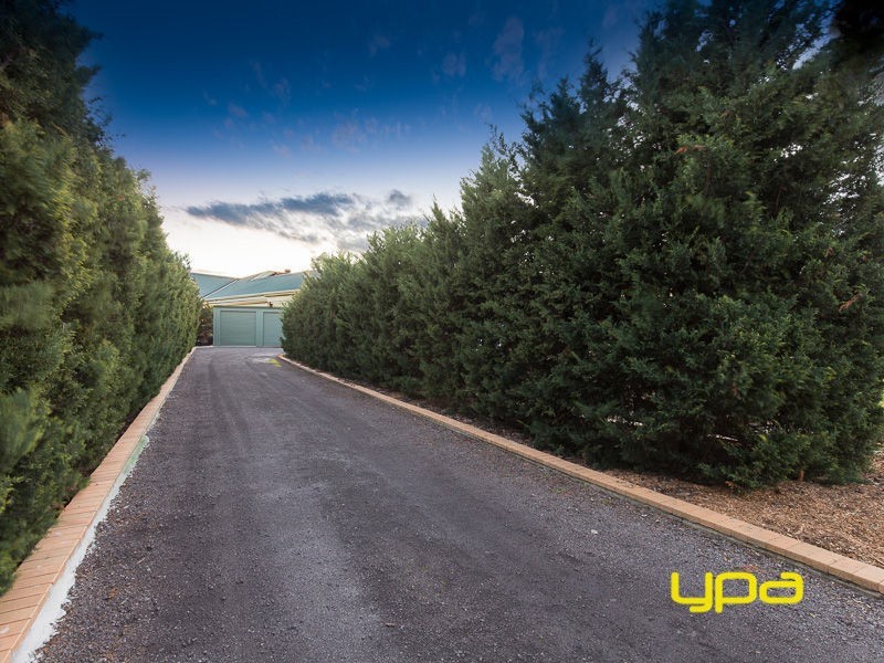 2 Robinia Close, Hillside VIC 3037