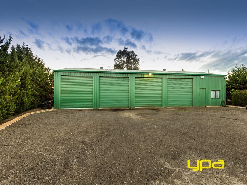 2 Robinia Close, Hillside VIC 3037