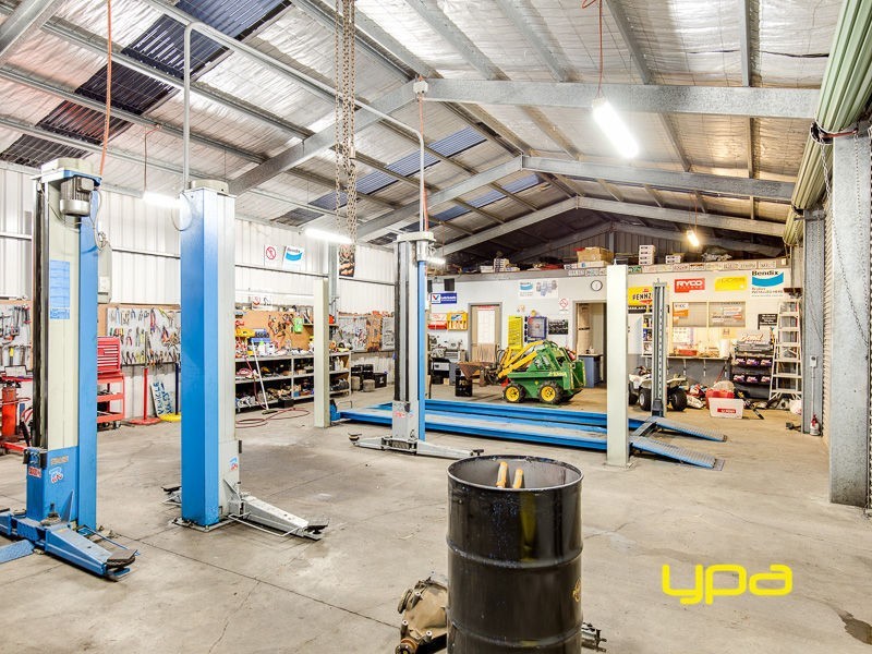 2 Robinia Close, Hillside VIC 3037