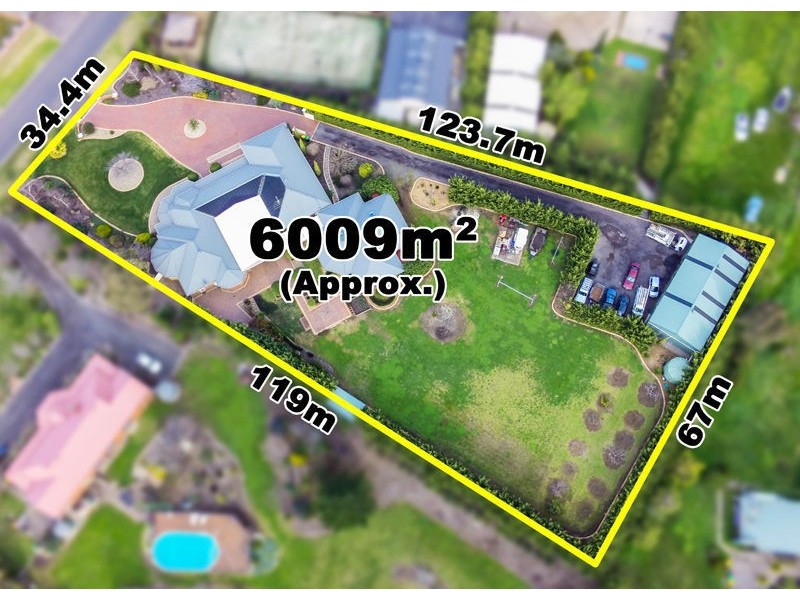 2 Robinia Close, Hillside VIC 3037