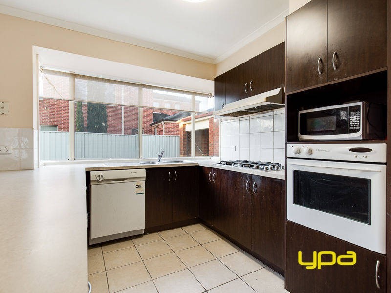 37 Jindabyne Avenue, Taylors Hill VIC 3037