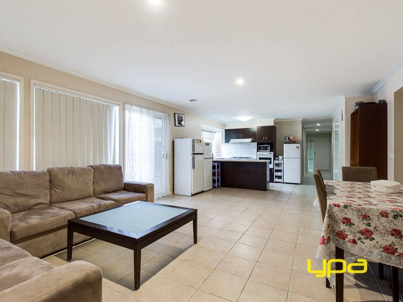 37 Jindabyne Avenue, Taylors Hill VIC 3037