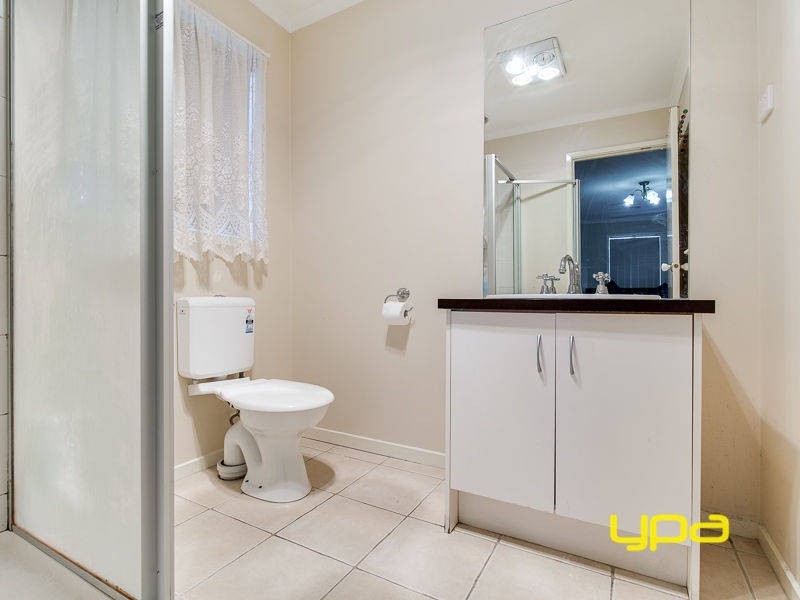 37 Jindabyne Avenue, Taylors Hill VIC 3037