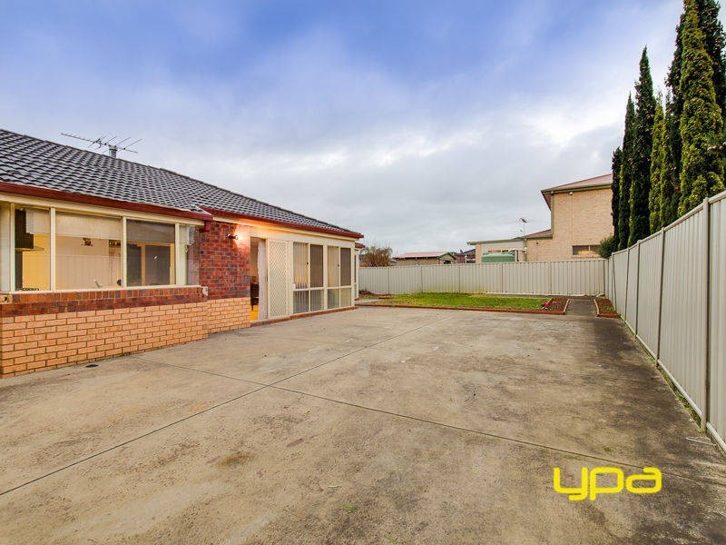 37 Jindabyne Avenue, Taylors Hill VIC 3037
