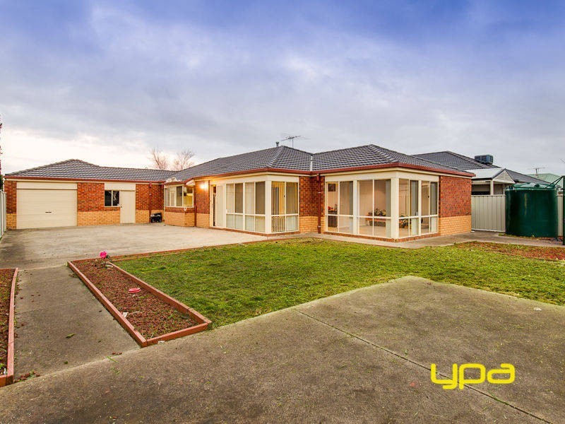37 Jindabyne Avenue, Taylors Hill VIC 3037