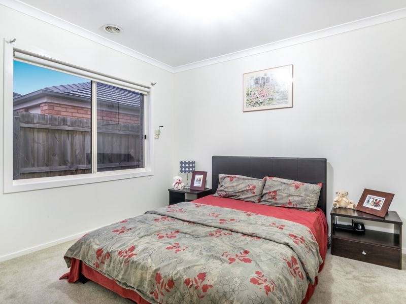 8 Kingston Drive, Taylors Hill VIC 3037