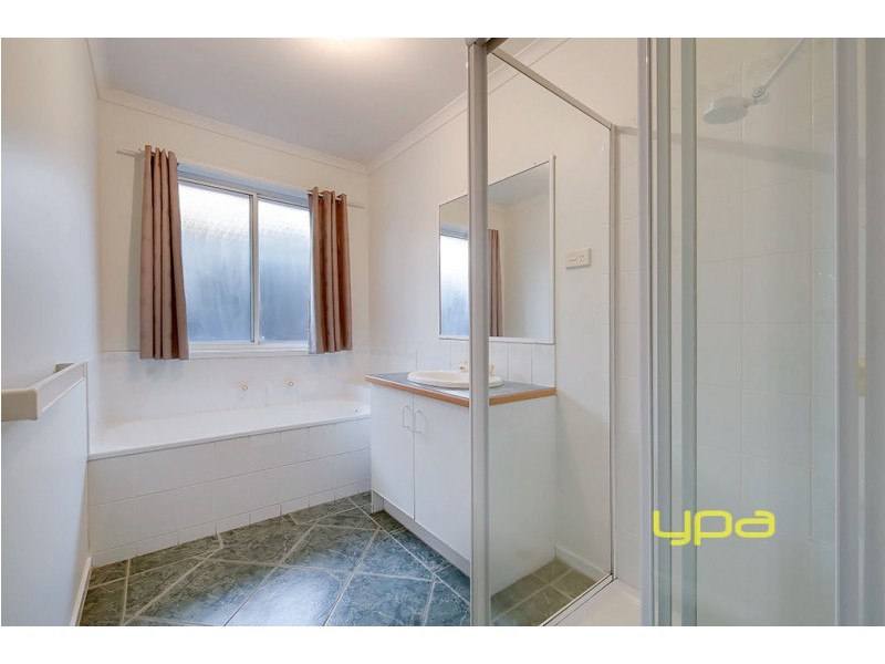 8 Penshurst Court, Hillside VIC 3037