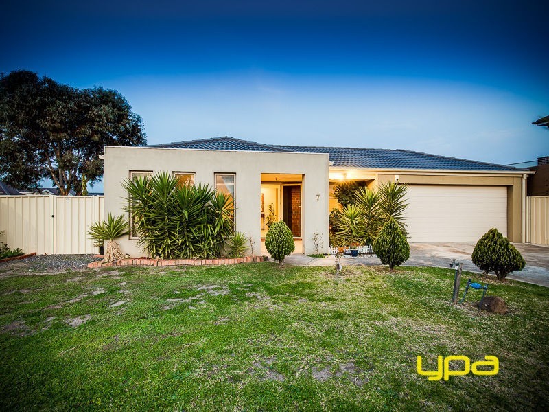 7 Isabella Grove, Taylors Hill VIC 3037