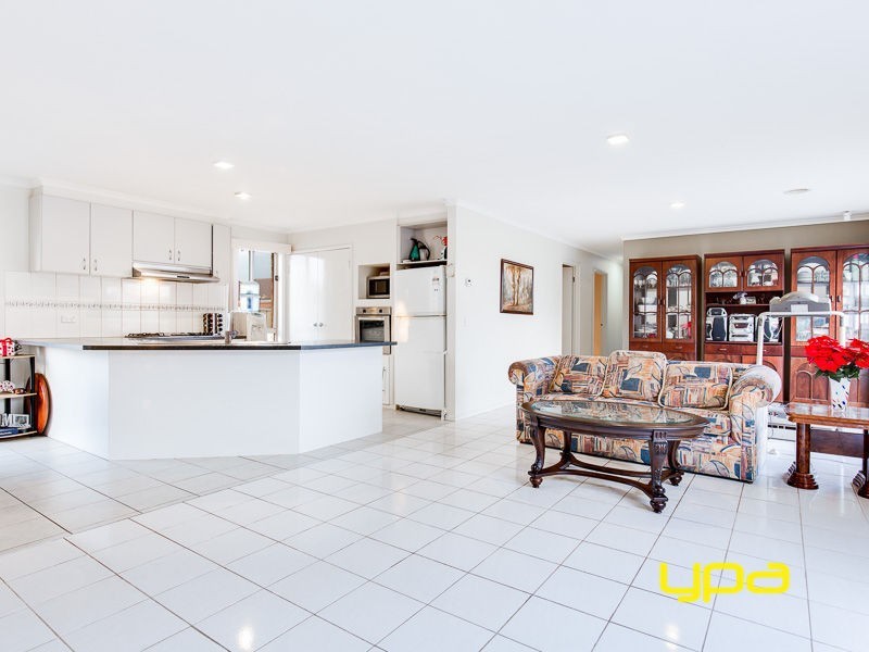 7 Isabella Grove, Taylors Hill VIC 3037