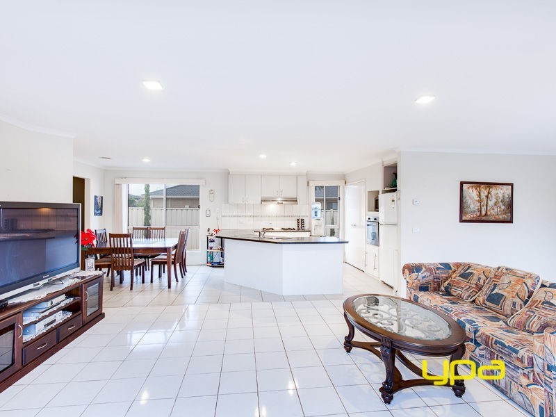 7 Isabella Grove, Taylors Hill VIC 3037