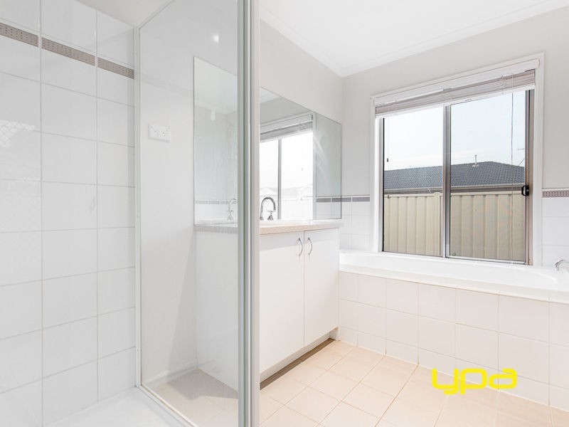 7 Isabella Grove, Taylors Hill VIC 3037