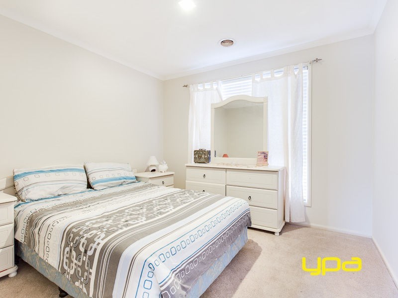 7 Isabella Grove, Taylors Hill VIC 3037