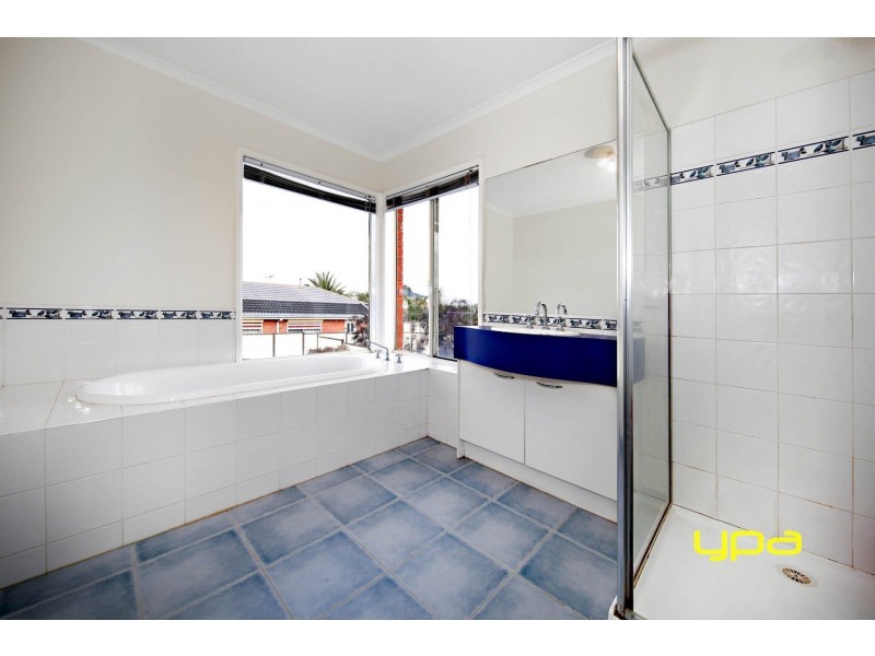 34 Pilgrim Drive, Hillside VIC 3037