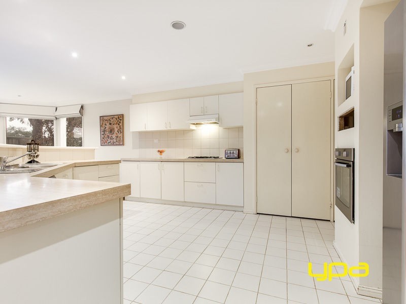 9 John Paul Drive, Hillside VIC 3037