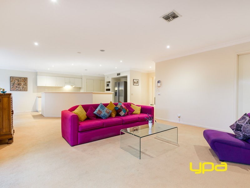 9 John Paul Drive, Hillside VIC 3037