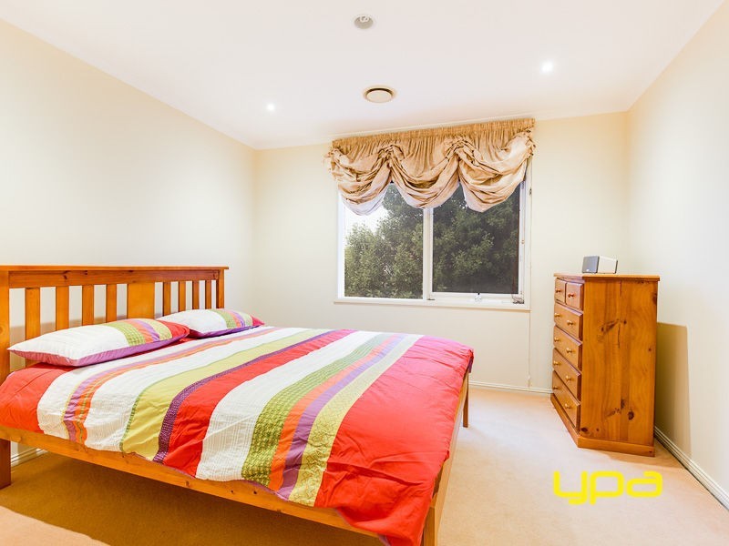 9 John Paul Drive, Hillside VIC 3037