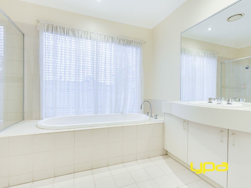 9 John Paul Drive, Hillside VIC 3037