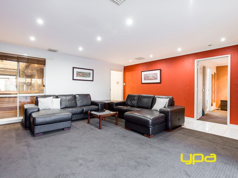 22 Themeda Court, Delahey VIC 3037