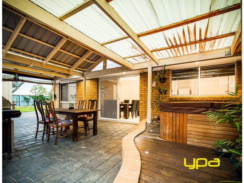 22 Themeda Court, Delahey VIC 3037