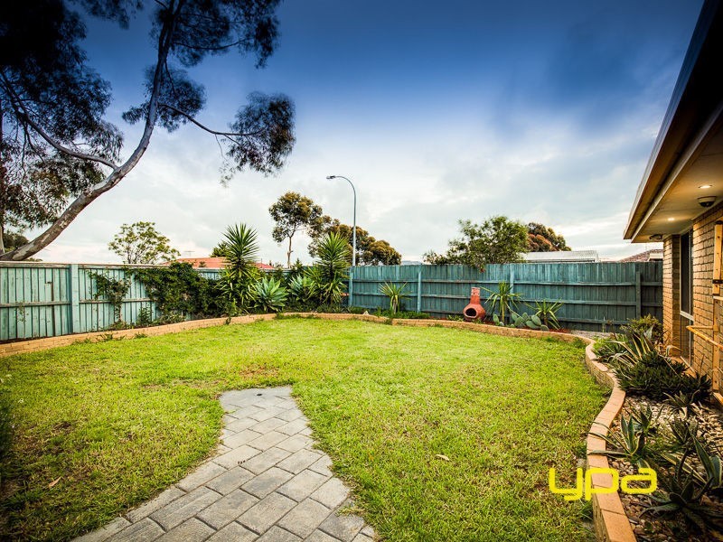 22 Themeda Court, Delahey VIC 3037