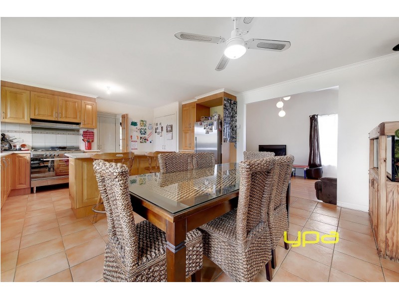 83 John Paul Drive, Hillside VIC 3037