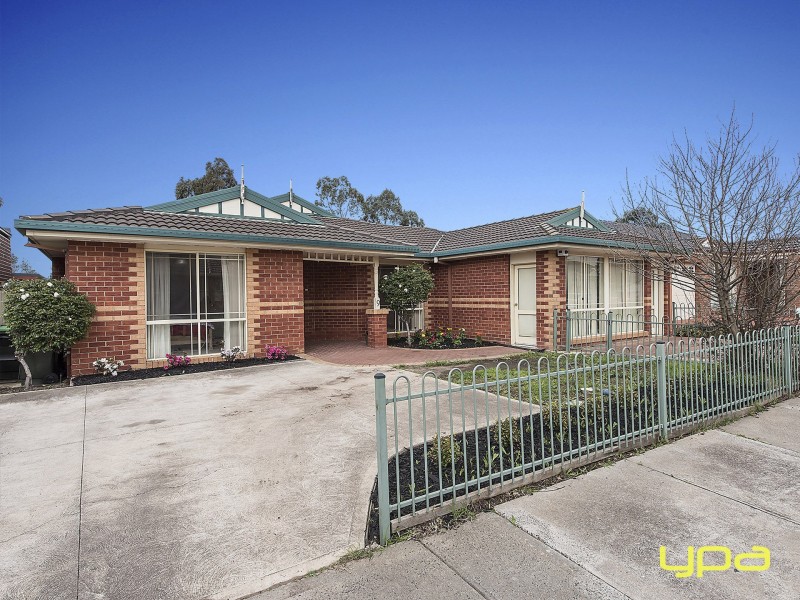 9 Pintail Crescent, Taylors Lakes VIC 3038