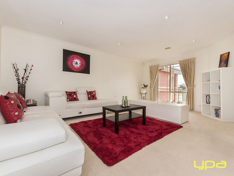 9 Pintail Crescent, Taylors Lakes VIC 3038