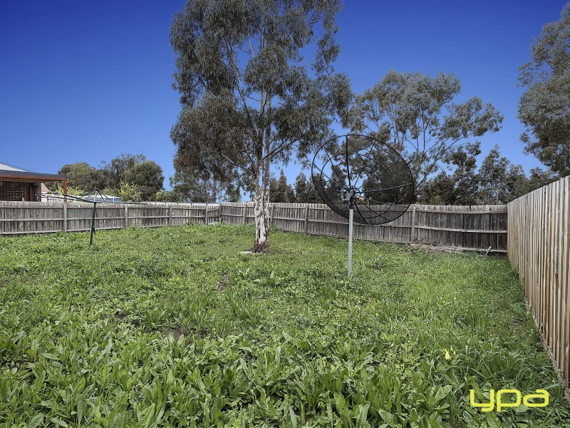 9 Pintail Crescent, Taylors Lakes VIC 3038