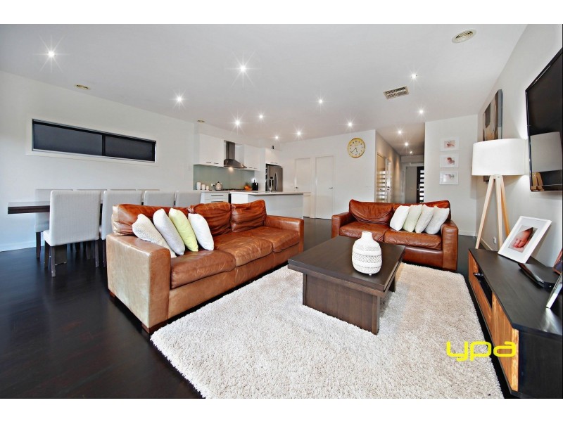 18 Marine Parade, Caroline Springs VIC 3023