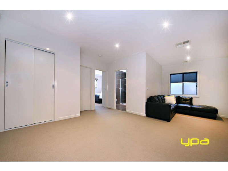 18 Marine Parade, Caroline Springs VIC 3023