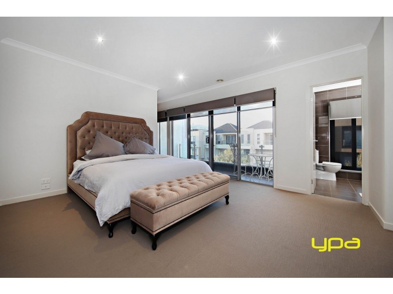 18 Marine Parade, Caroline Springs VIC 3023