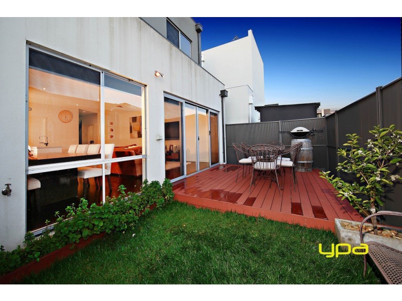 18 Marine Parade, Caroline Springs VIC 3023