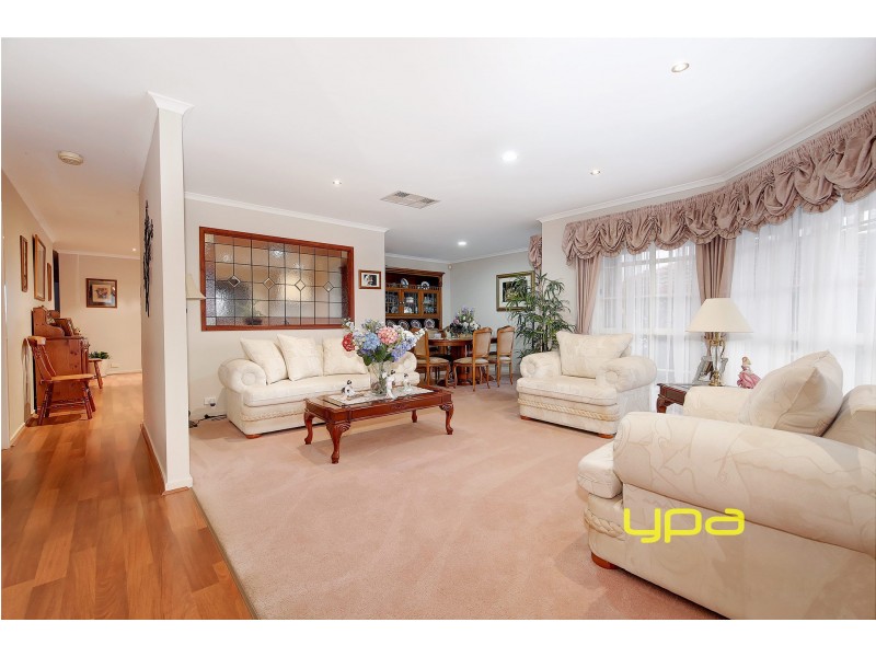 33 Longhurst Crescent, Hillside VIC 3037