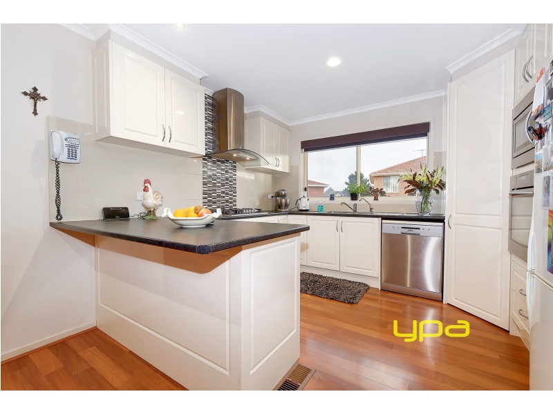 33 Longhurst Crescent, Hillside VIC 3037