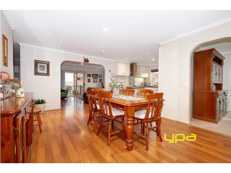 33 Longhurst Crescent, Hillside VIC 3037