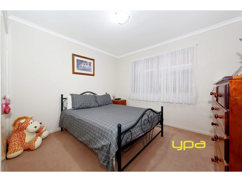 33 Longhurst Crescent, Hillside VIC 3037