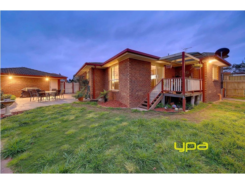 33 Longhurst Crescent, Hillside VIC 3037
