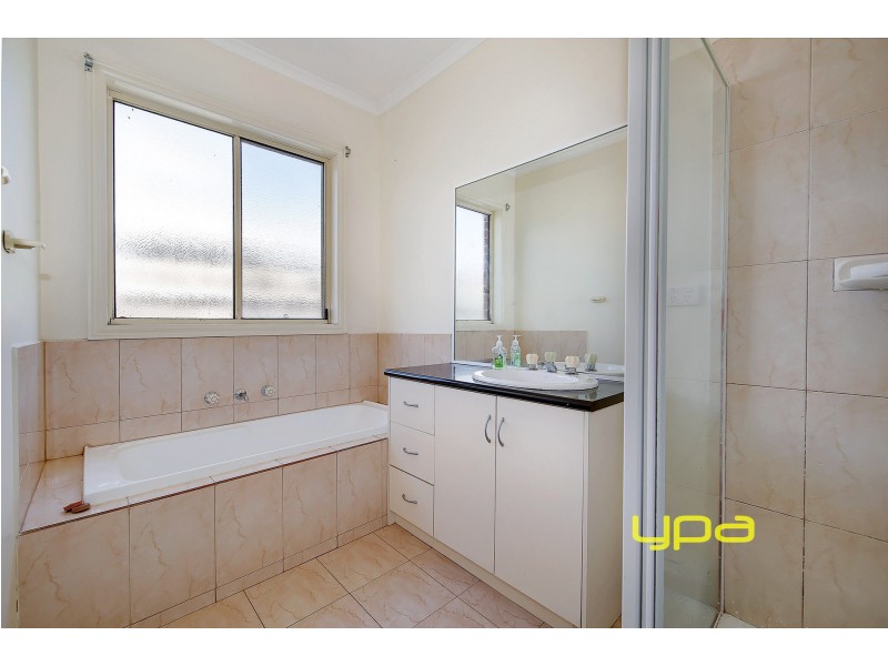 31 Willowood Court, Taylors Hill VIC 3037