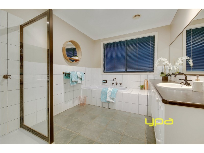 41 Chittenup Bend, Sydenham VIC 3037