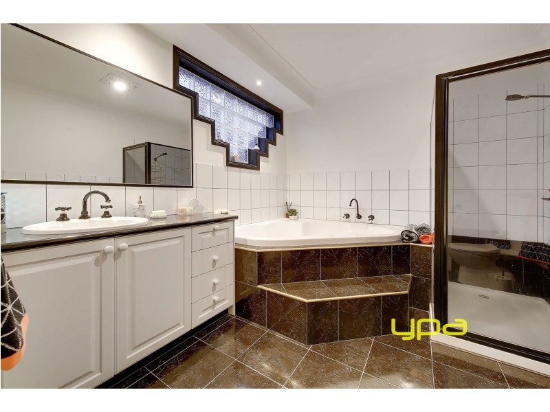 41 Chittenup Bend, Sydenham VIC 3037