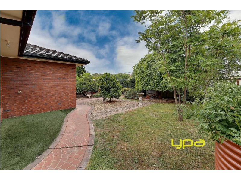 41 Chittenup Bend, Sydenham VIC 3037