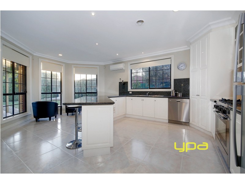 9 Royal Crescent, Hillside VIC 3037