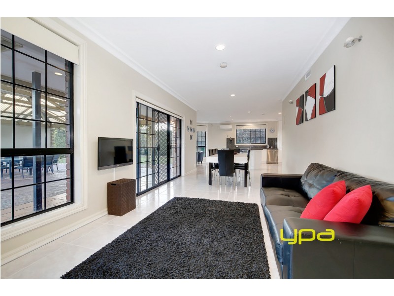 9 Royal Crescent, Hillside VIC 3037