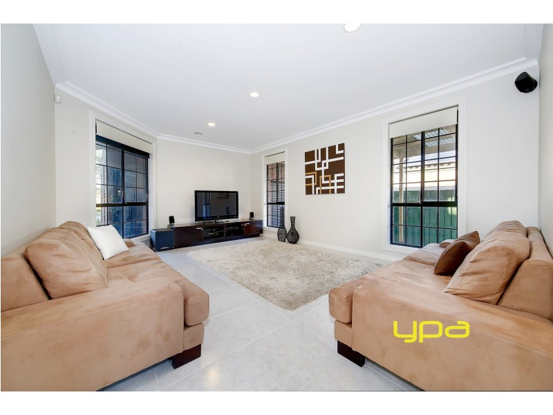 9 Royal Crescent, Hillside VIC 3037