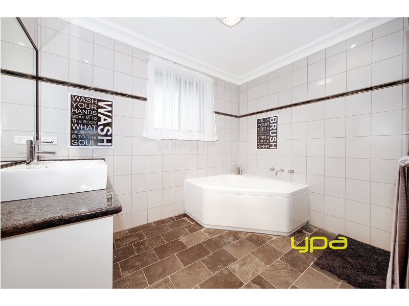 9 Royal Crescent, Hillside VIC 3037