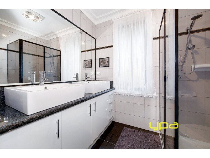 9 Royal Crescent, Hillside VIC 3037