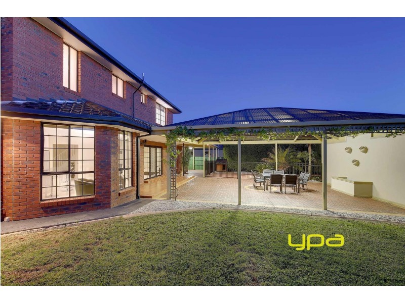 9 Royal Crescent, Hillside VIC 3037