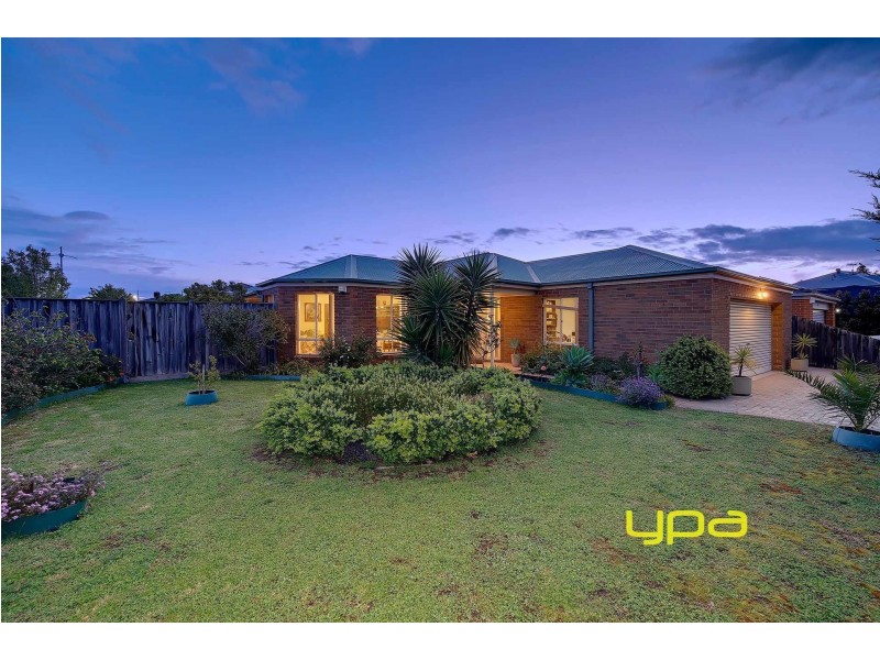 17 Johnston Way, Taylors Hill VIC 3037