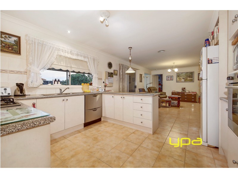 17 Johnston Way, Taylors Hill VIC 3037